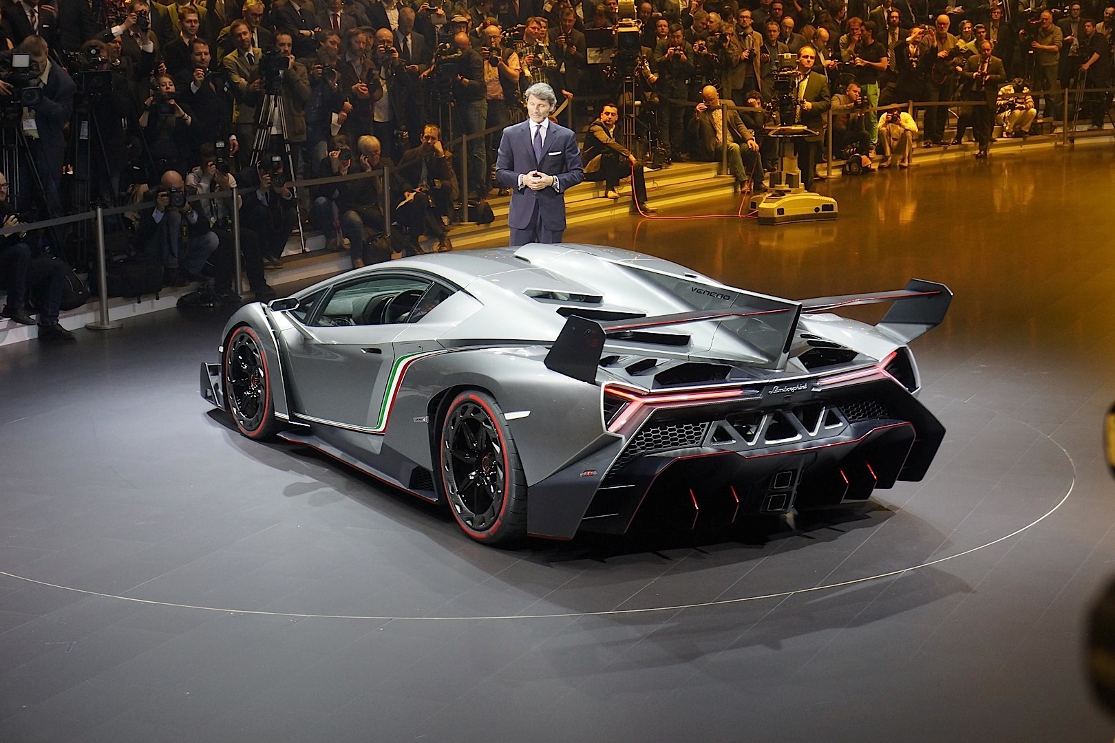 750 HP Lamborghini Veneno Is The €3 Million LaLambo [Live ...