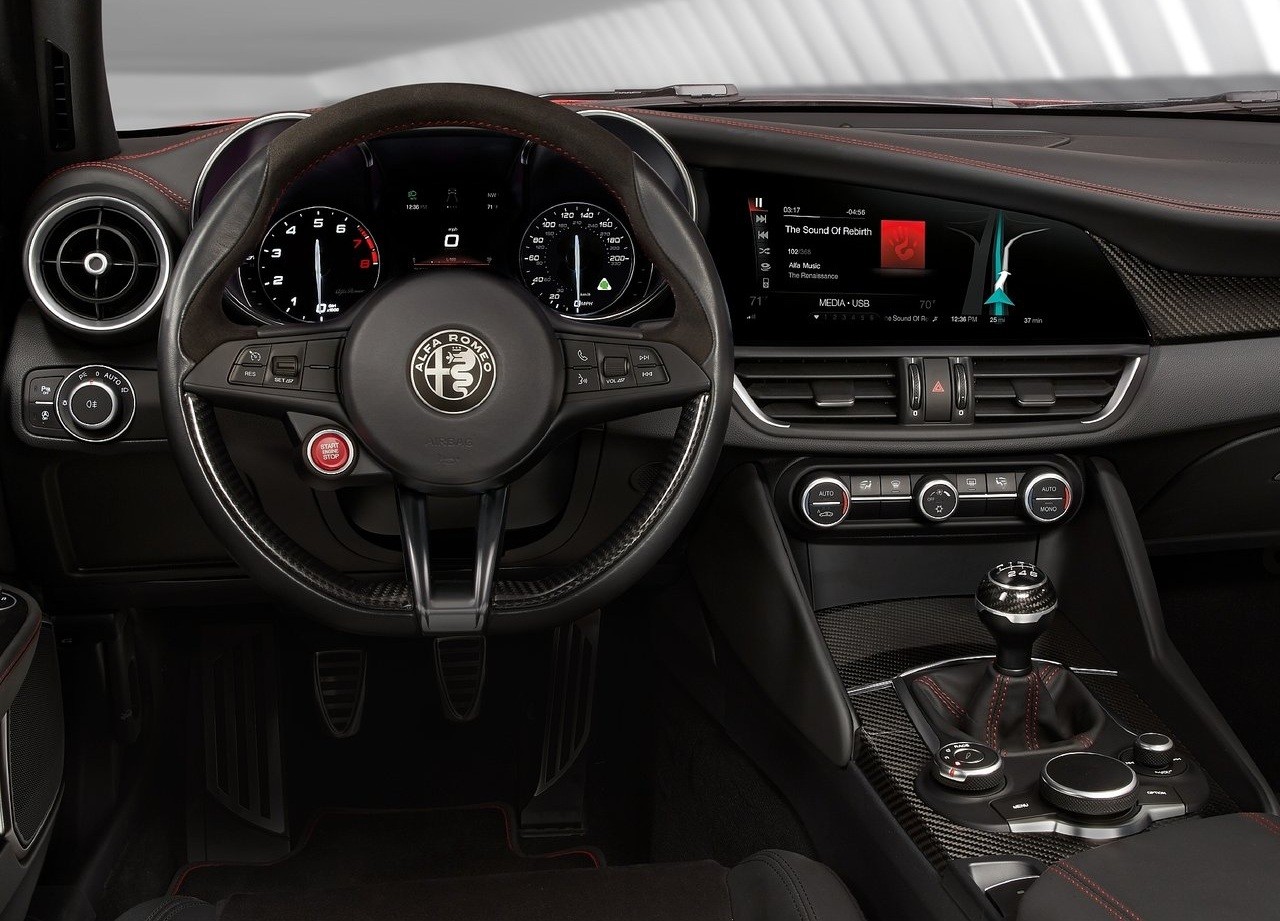 http://s1.cdn.autoevolution.com/images/news/gallery/alfa-romeo-suv-interior-partially-revealed-in-first-image-of-the-car_2.jpg