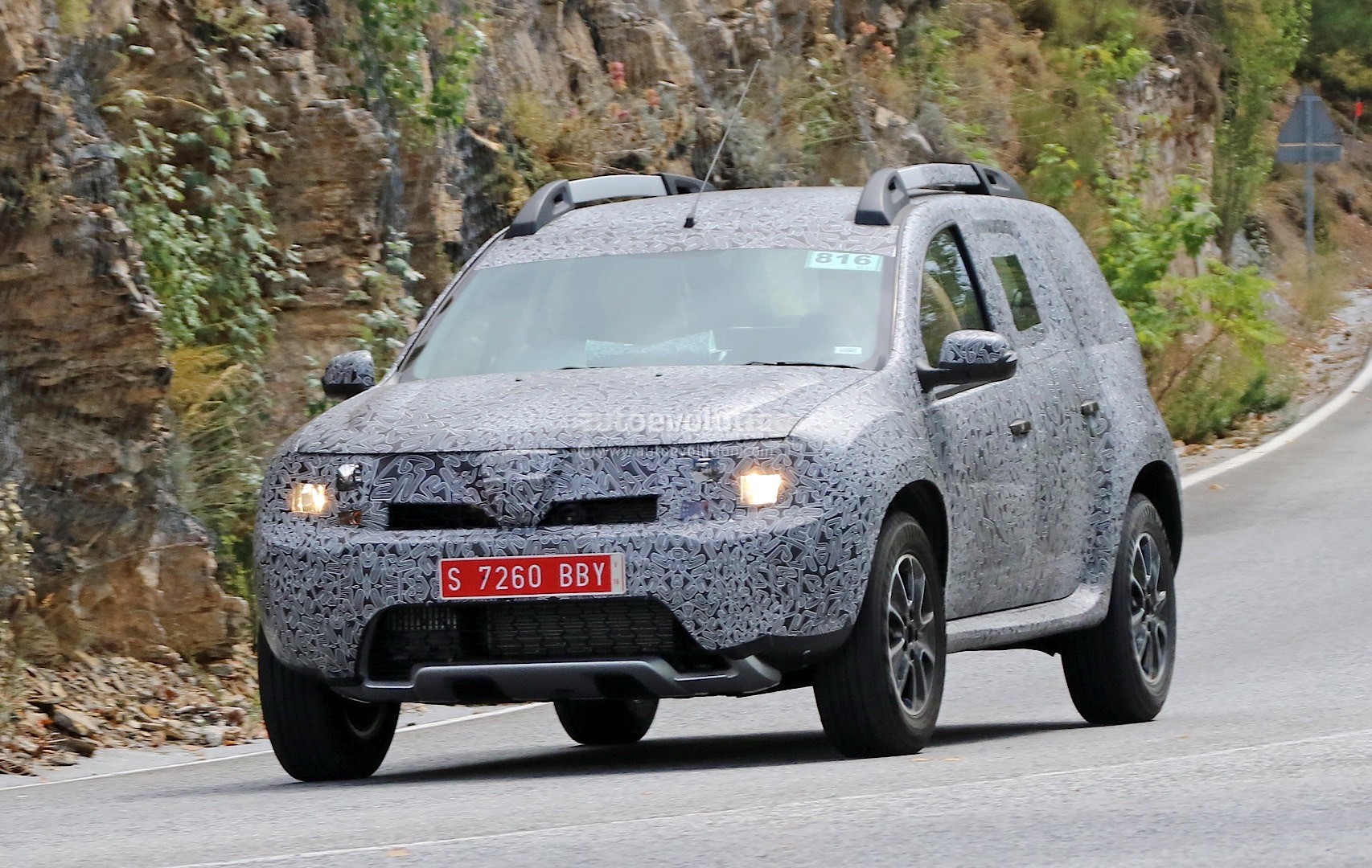 all-new-dacia-duster-caught-in-first-spy