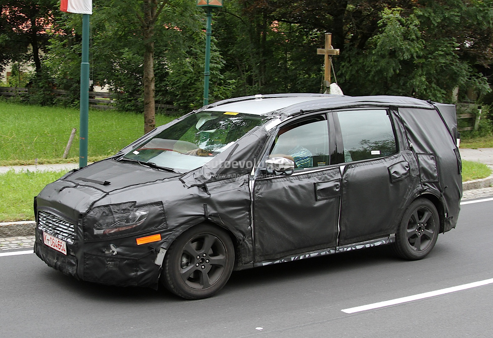 all-new-ford-galaxy-spied-for-the-first-