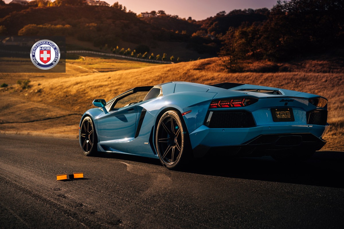 Фото | Голубой Lamborghini Aventador