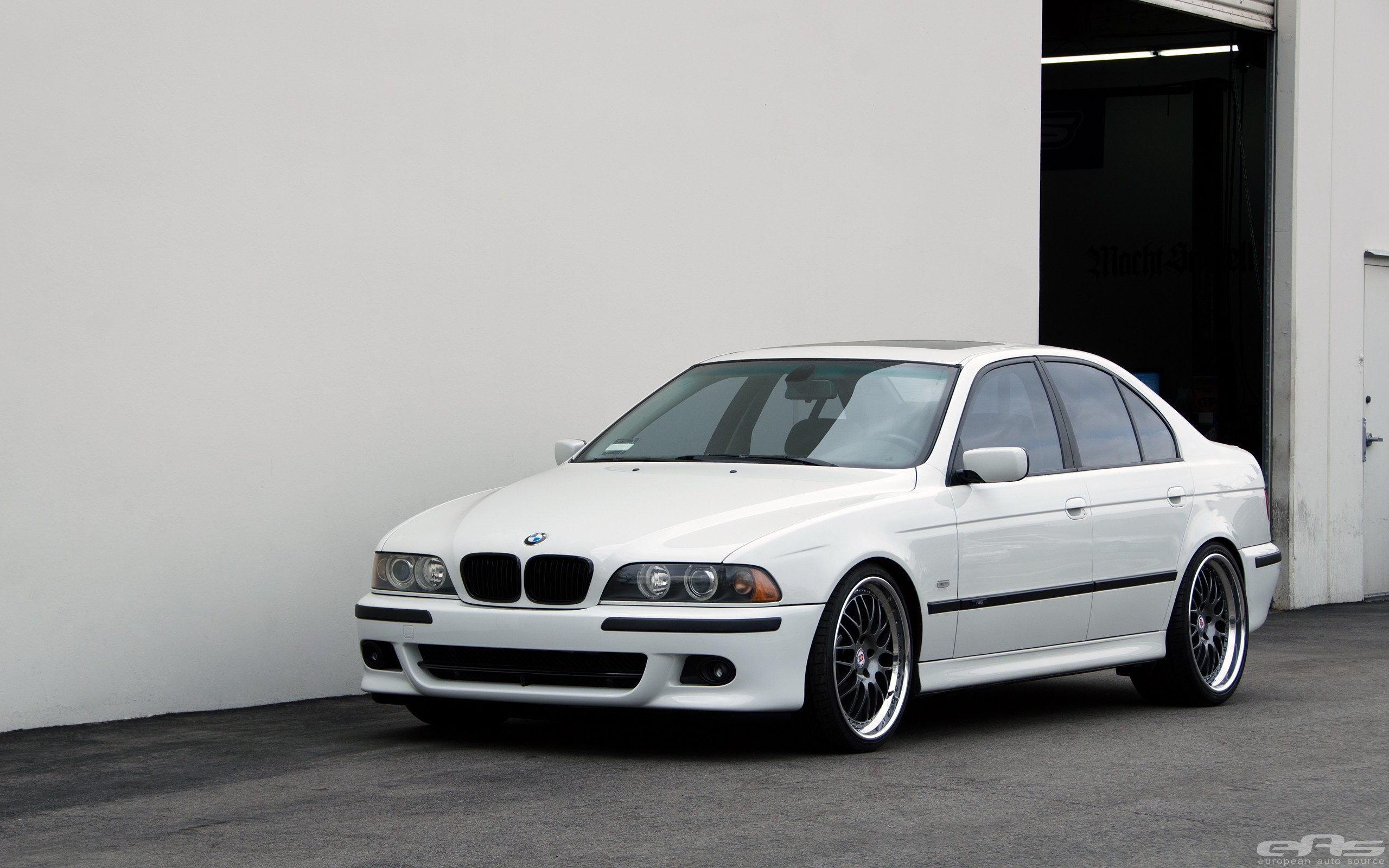 BMW E39 530i Gets Lower at EAS, Still Looks Good
