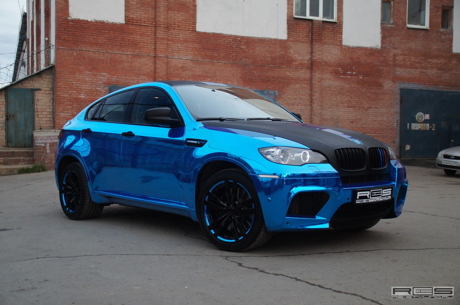 BMW X6 M in Blue Chrome - autoevolution