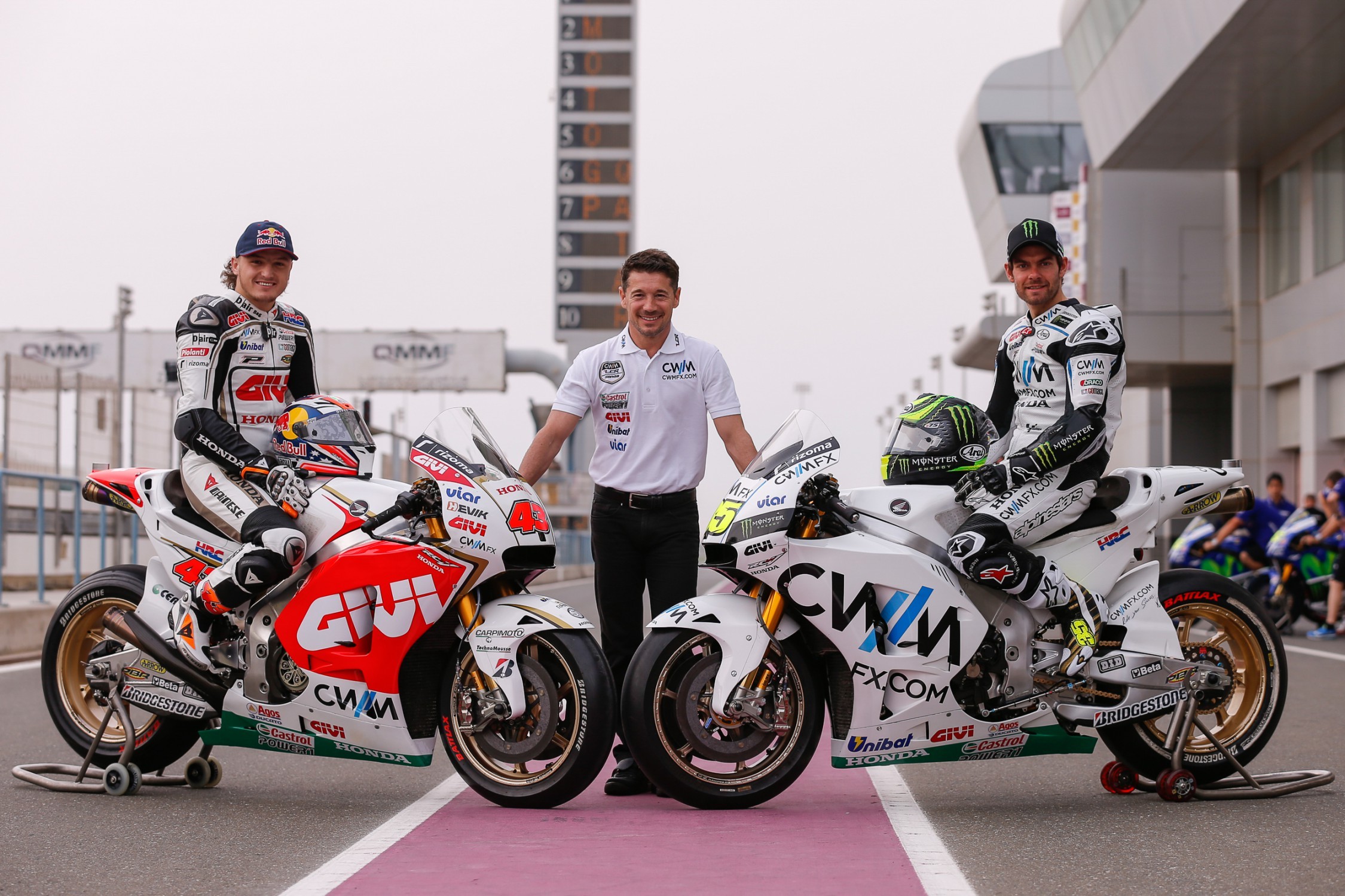 Cal Crutchlow Stays with LCR Honda Team in 2016 - autoevolution