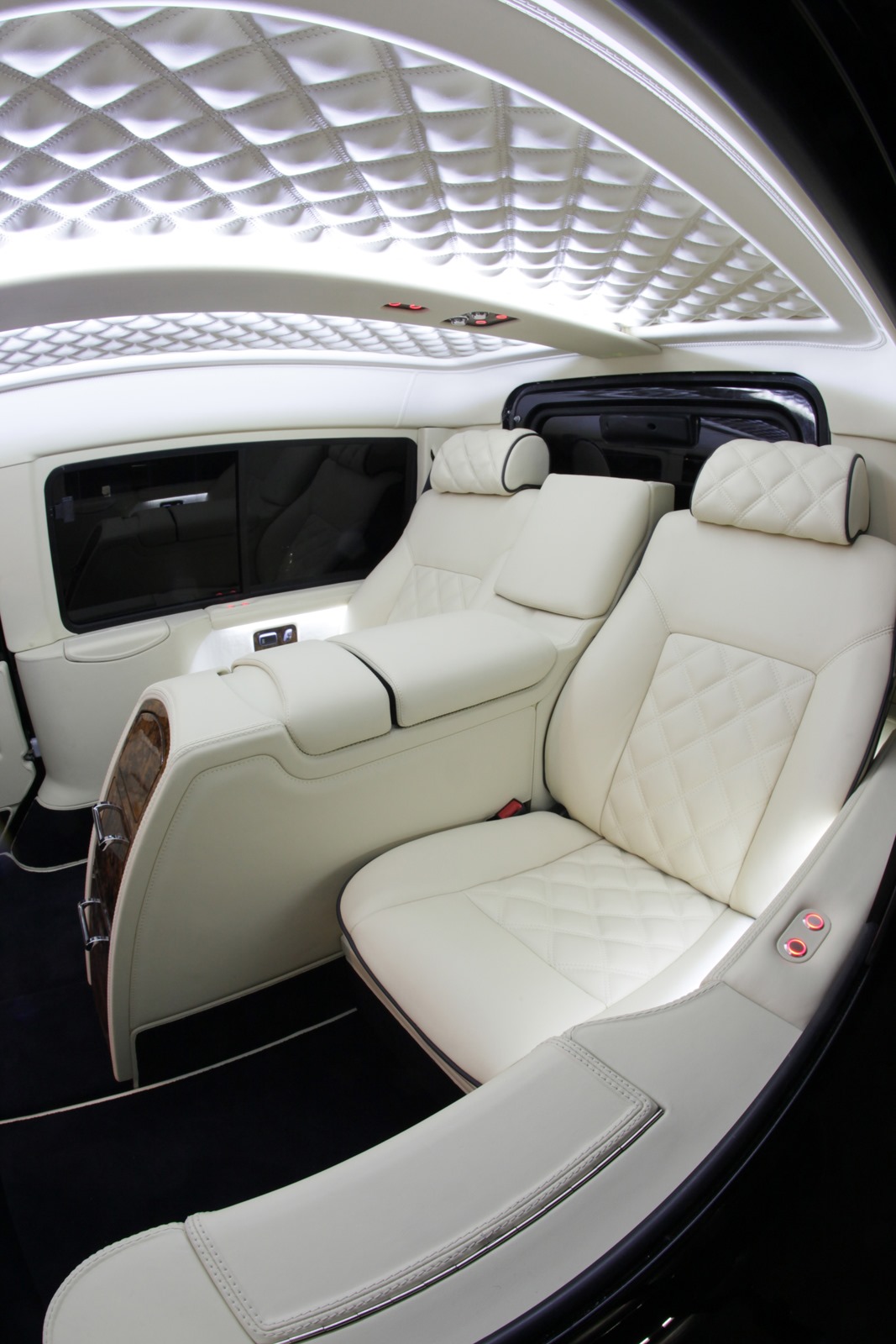 Carisma Auto Design Unveils “the Most Luxurious Land Rover ...