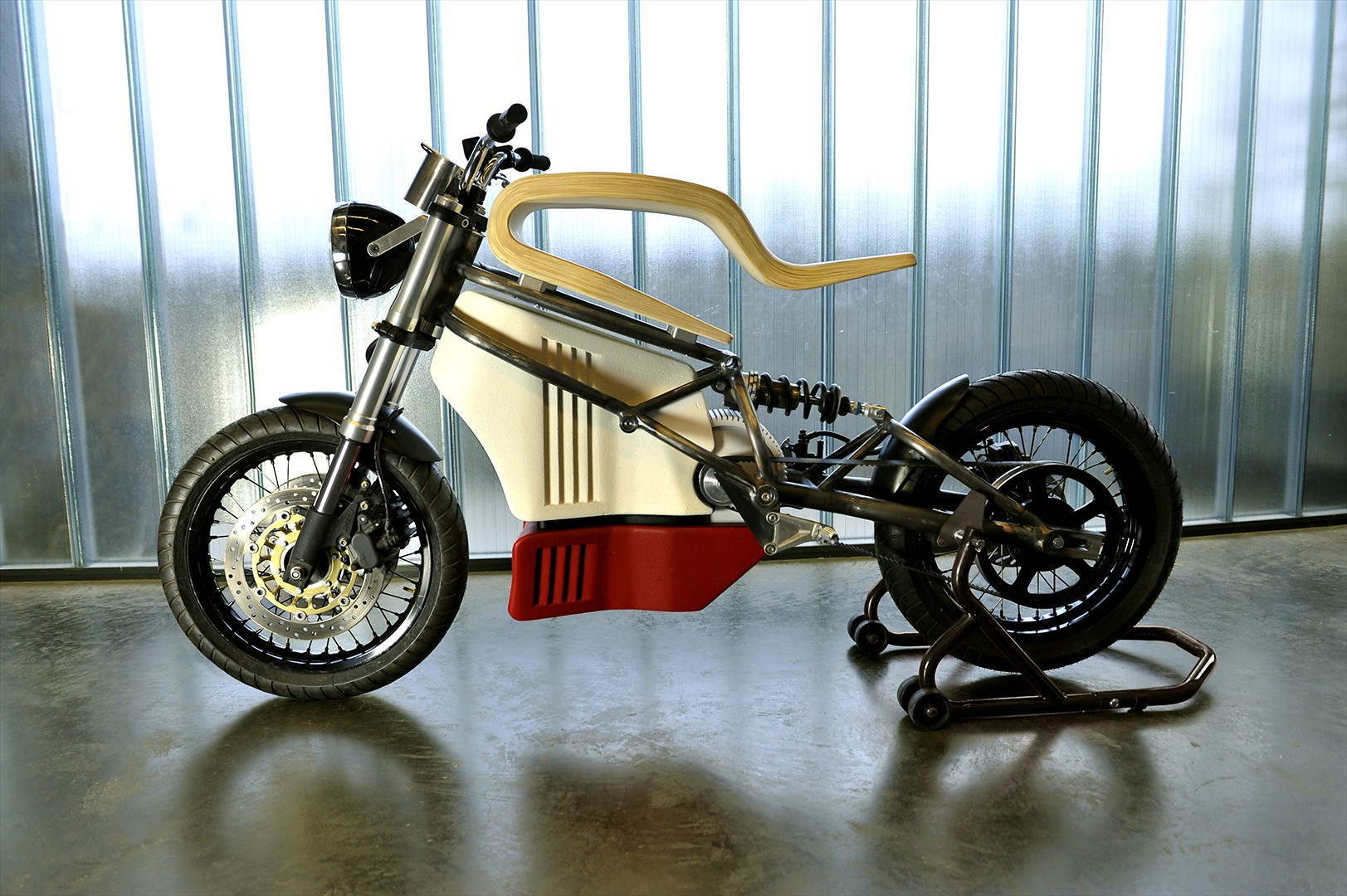 E-Raw Is an Electric Cafe-Racer Prototype with a Truly Raw Wooden Seat