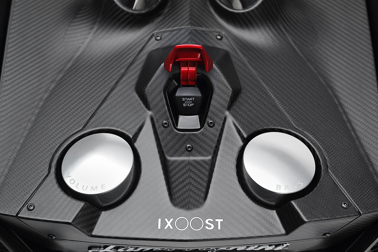 esavox-lamborghini-docking-station-costs-24800-is-made-with-carbon_6.jpg