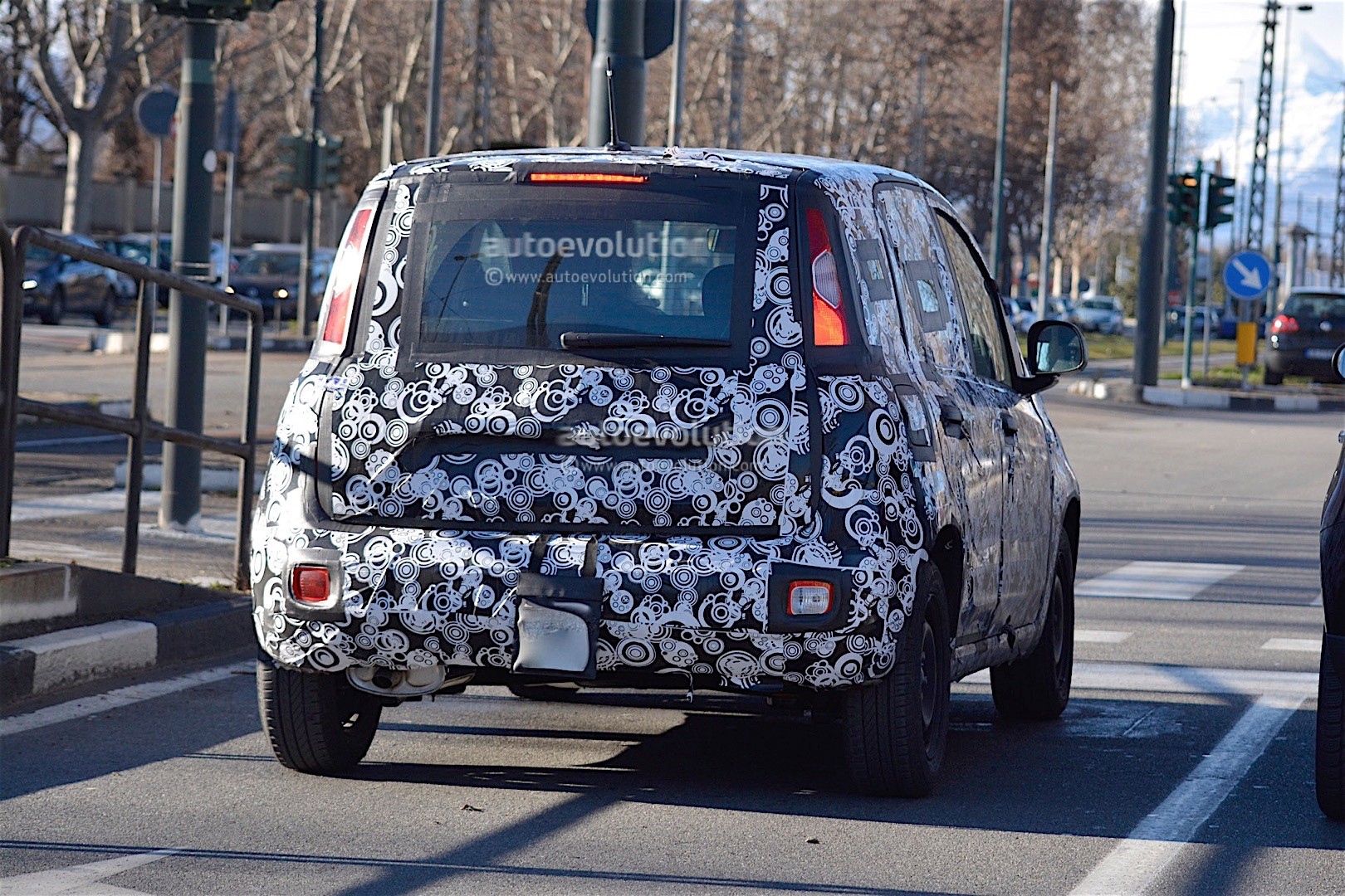 fiat-panda-facelift-spied-testing-for-the-first-time_14.jpg