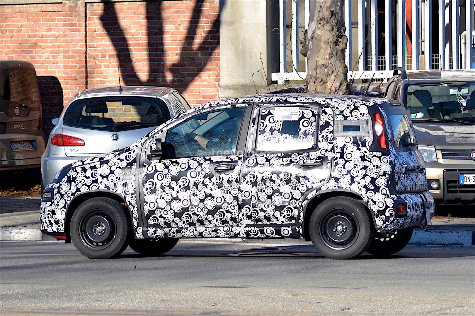 fiat-panda-facelift-spied-testing-for-the-first-time_5.jpg