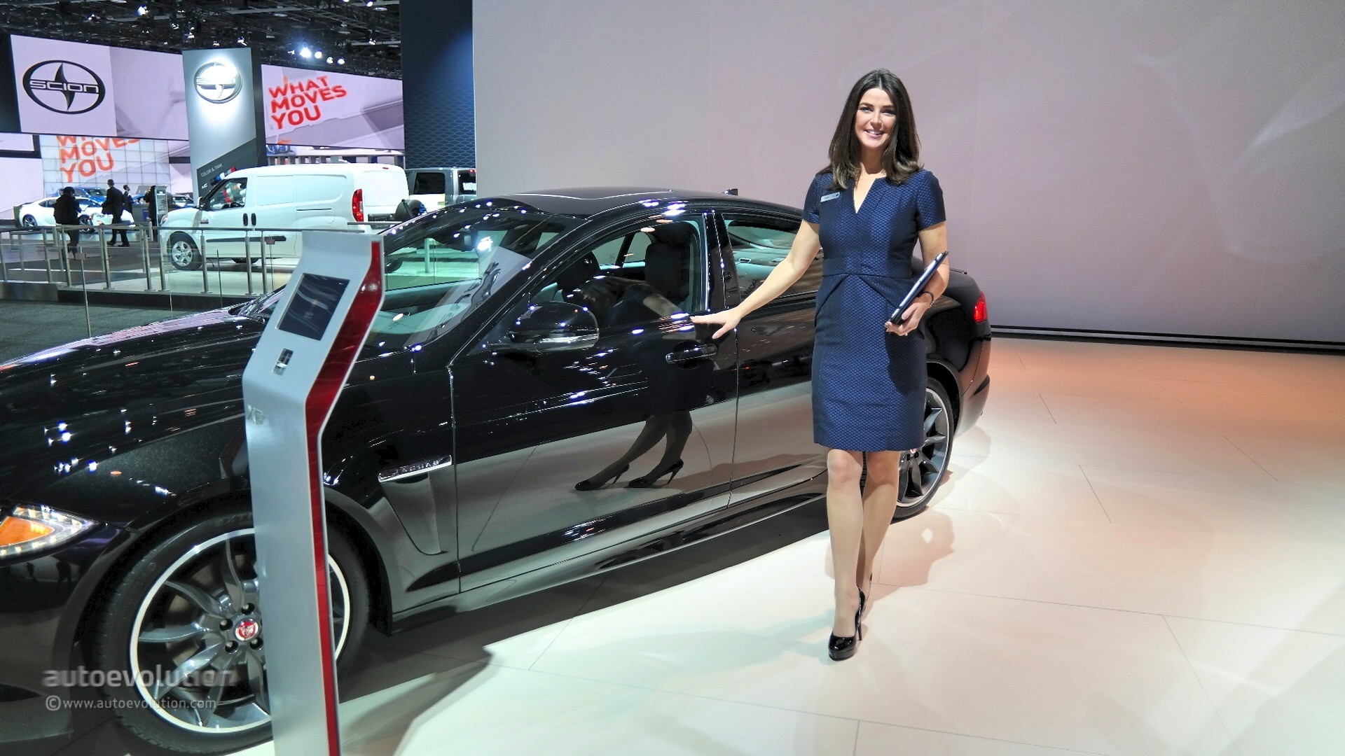 http://s1.cdn.autoevolution.com/images/news/gallery/girls-of-the-2015-detroit-auto-show-photo-gallery_23.jpg