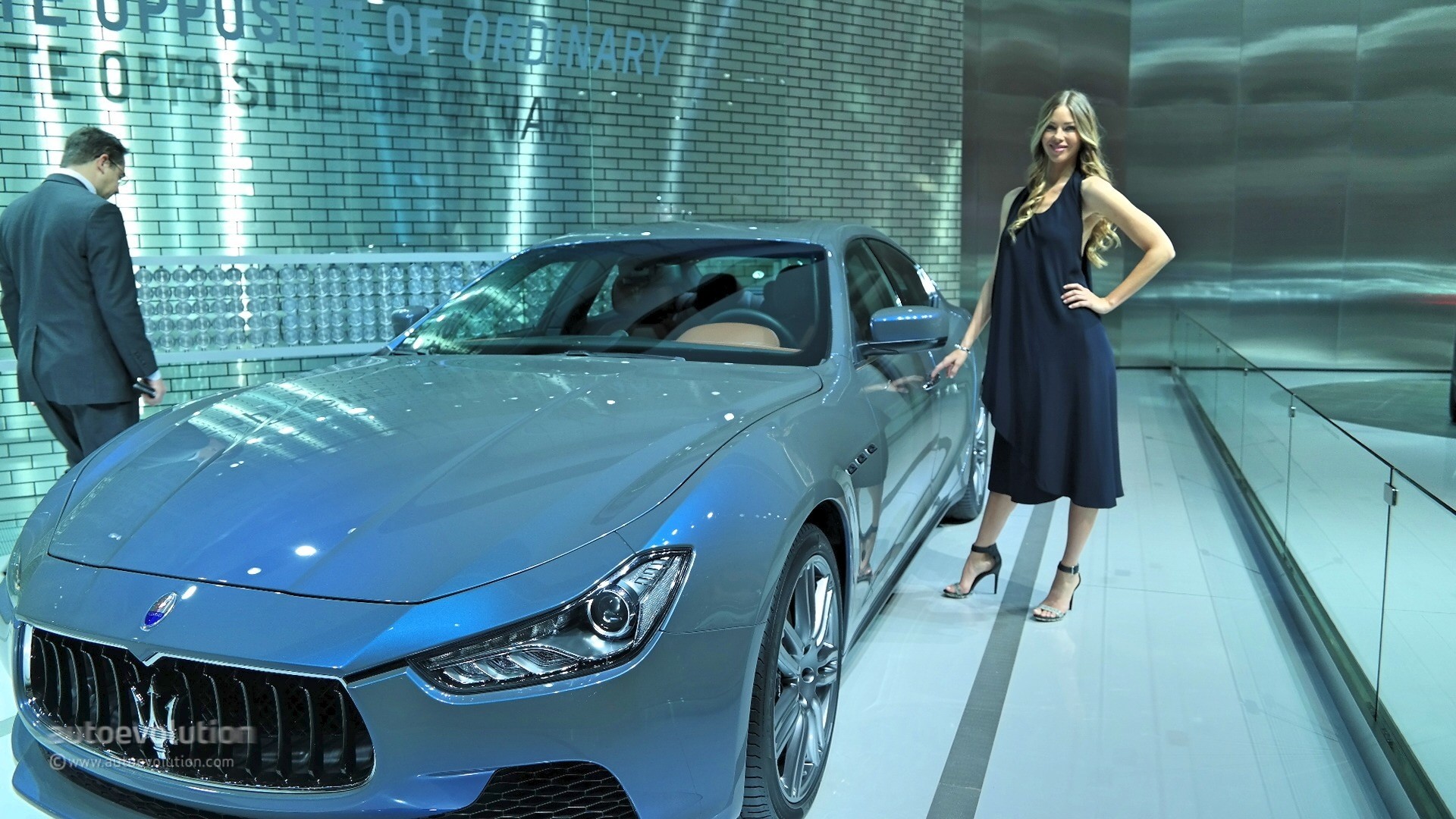 http://s1.cdn.autoevolution.com/images/news/gallery/girls-of-the-2015-detroit-auto-show-photo-gallery_24.jpg