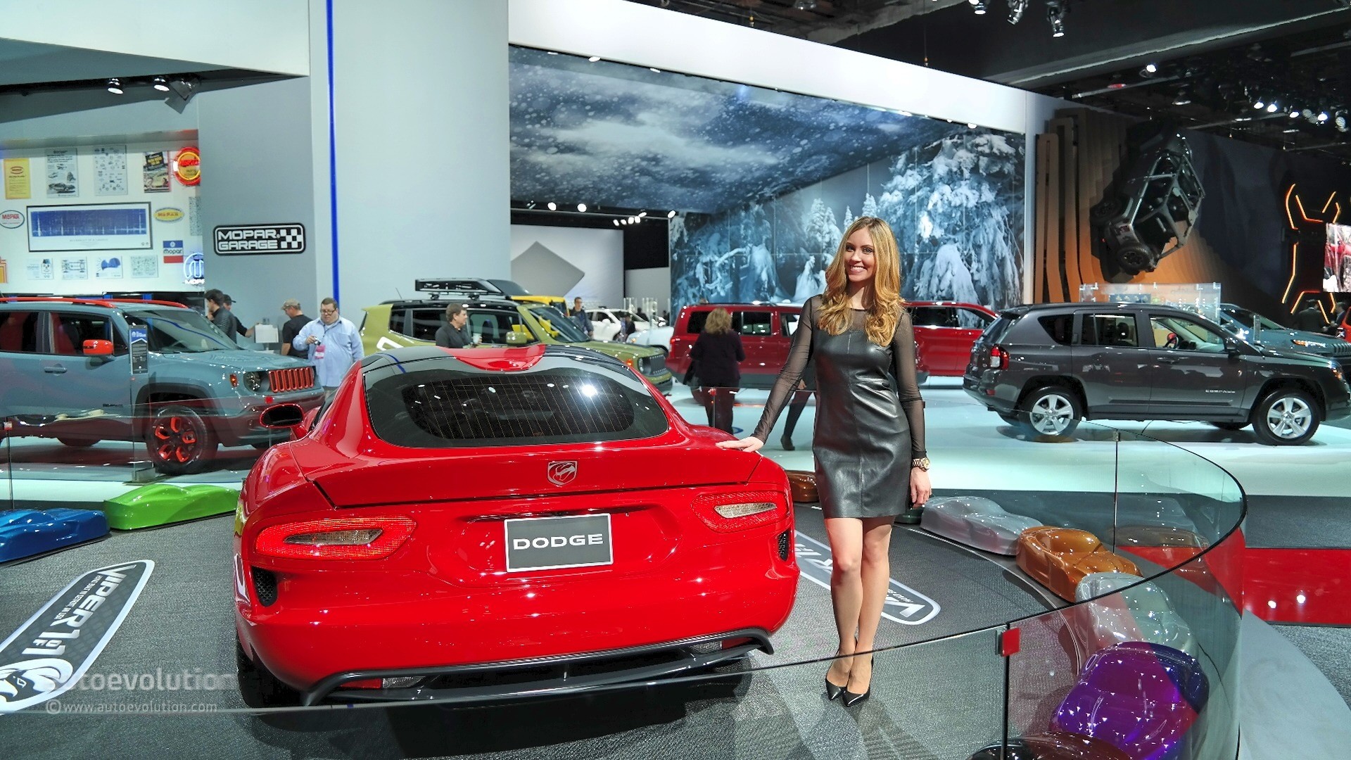 http://s1.cdn.autoevolution.com/images/news/gallery/girls-of-the-2015-detroit-auto-show-photo-gallery_7.jpg