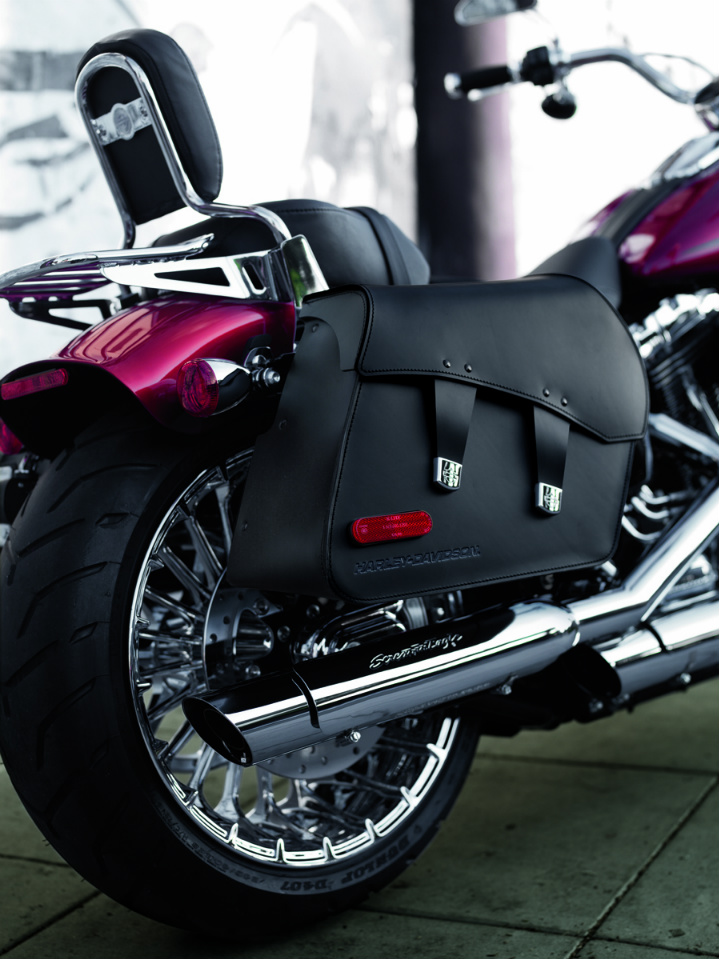 Harley-Davidson Breakout Gets Genuine Custom Parts - autoevolution