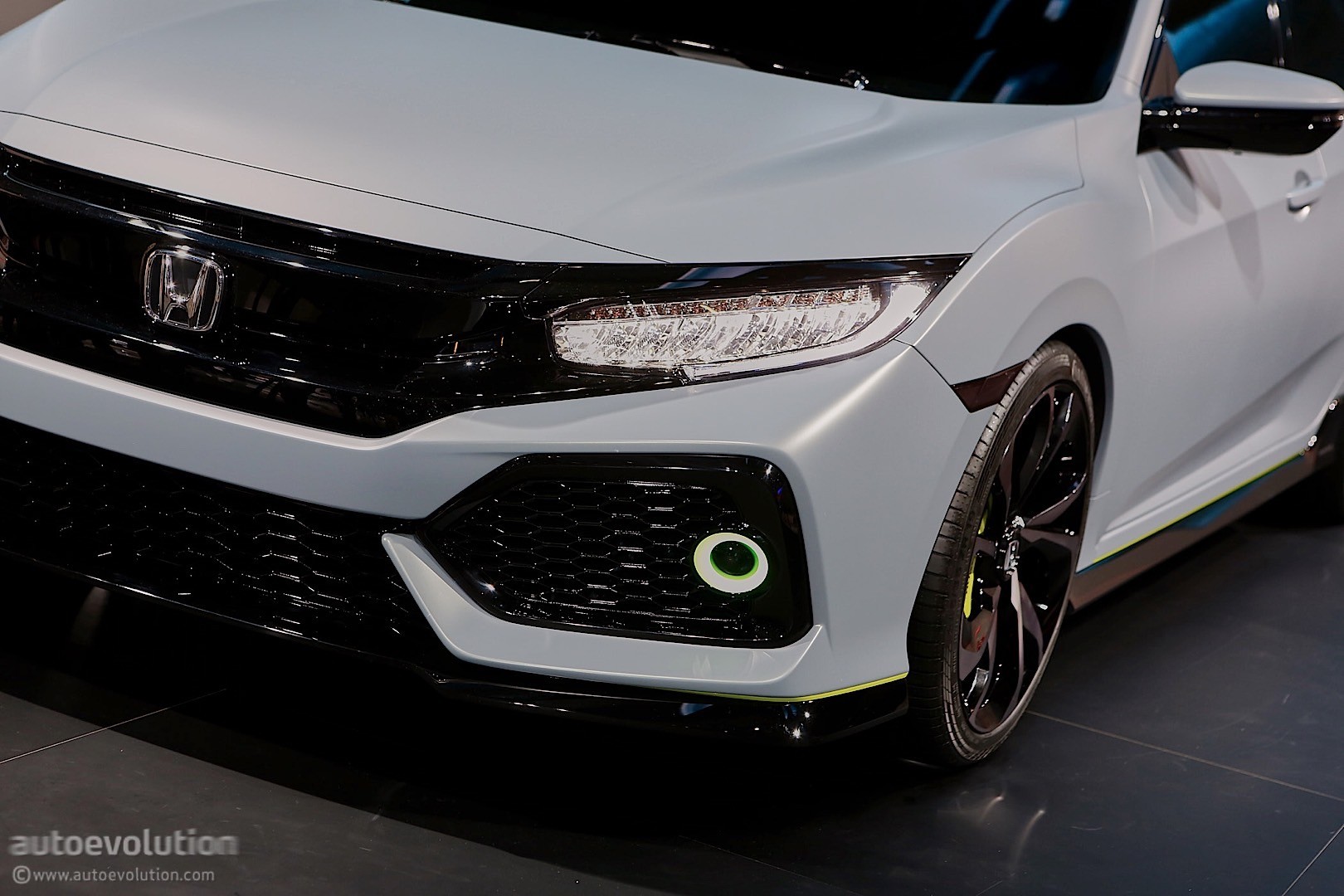 honda-civic-hatchback-coming-to-new-york-civic-si-and-new-type-r-in-2017_11.jpg