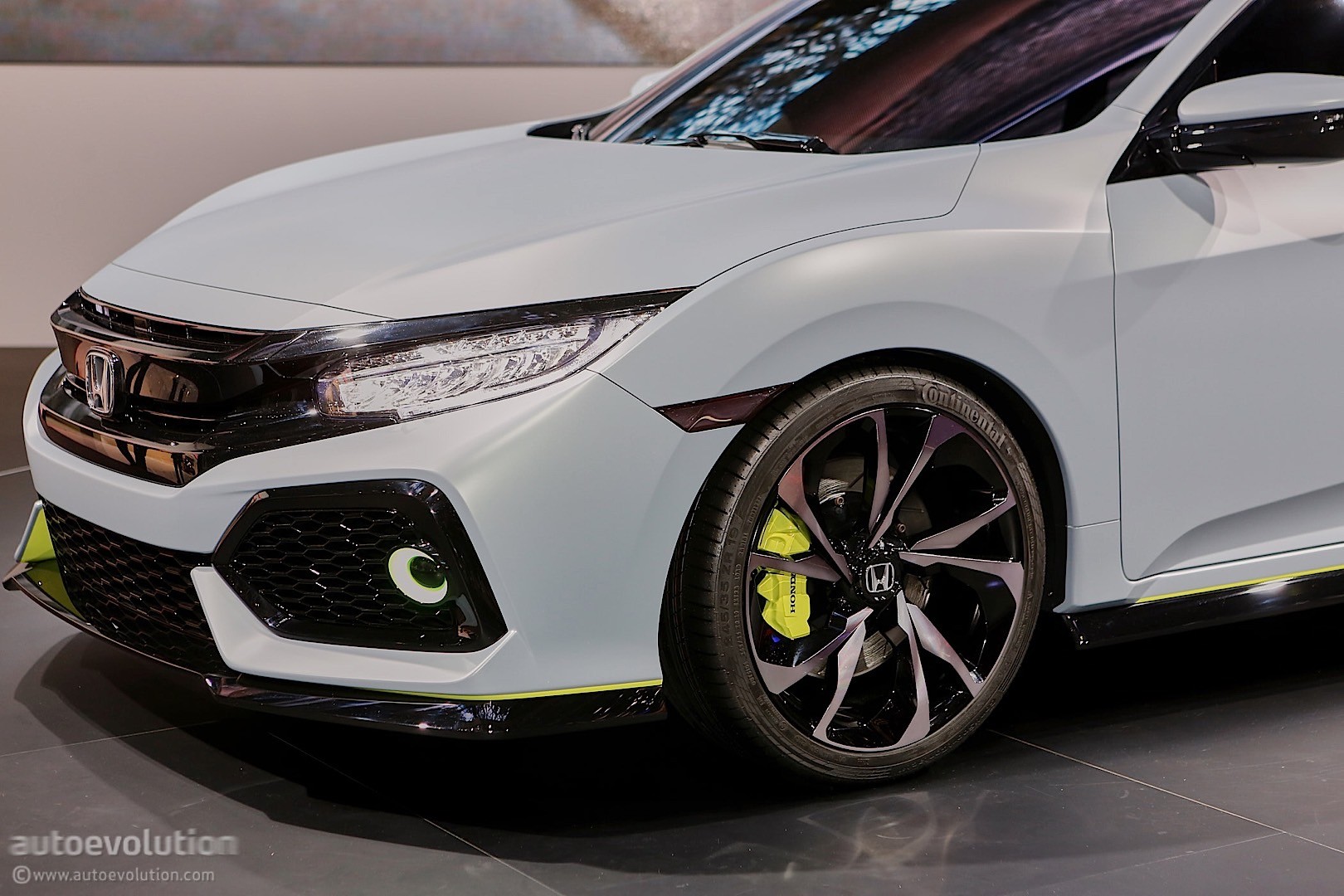 honda-civic-hatchback-coming-to-new-york-civic-si-and-new-type-r-in-2017_13.jpg
