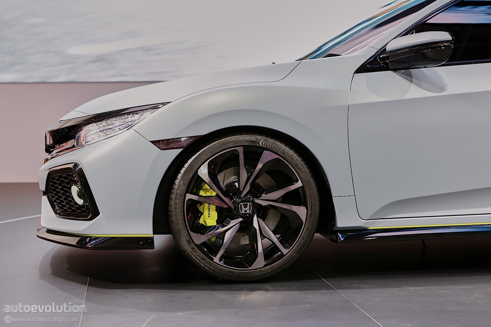 honda-civic-hatchback-coming-to-new-york-civic-si-and-new-type-r-in-2017_14.jpg