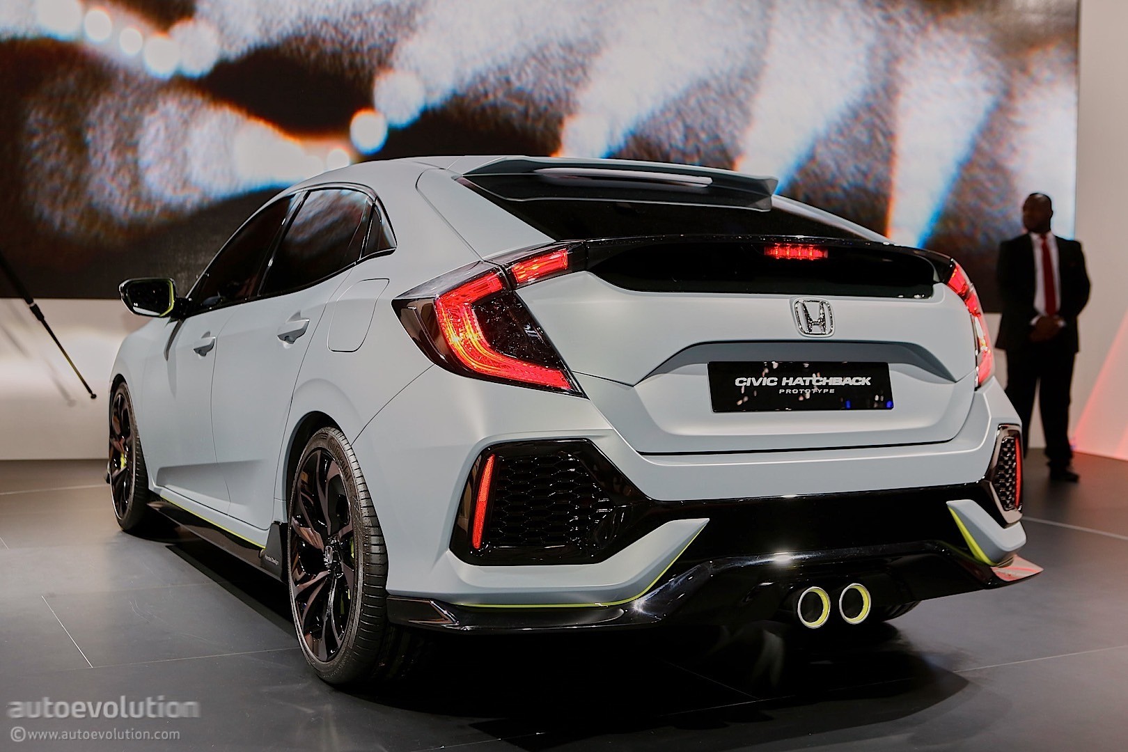 honda-civic-hatchback-coming-to-new-york-civic-si-and-new-type-r-in-2017_18.jpg