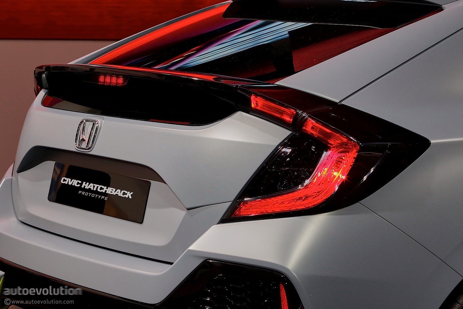 honda-civic-hatchback-coming-to-new-york-civic-si-and-new-type-r-in-2017_4.jpg