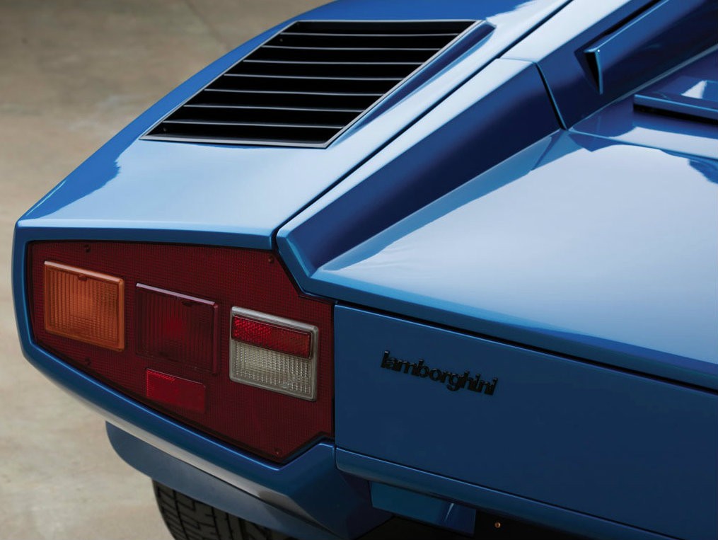 Задние фонари Lamborghini Countach LP400S
