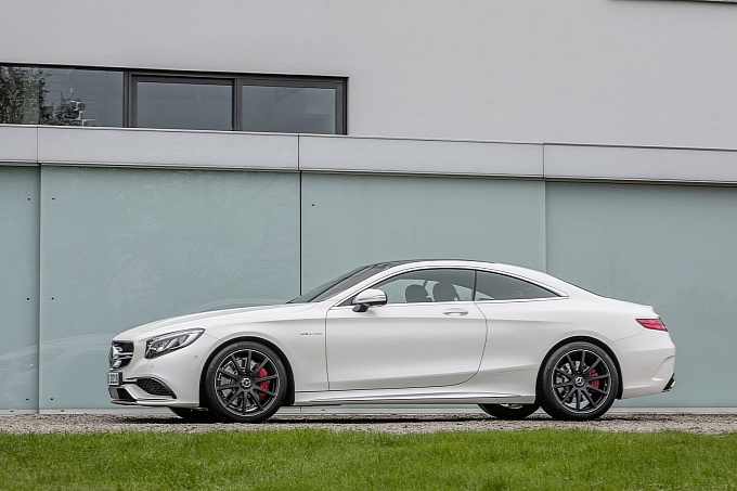 (C217): S63 AMG coupé revelada Mercedes-new-s-63-amg-coupe-revealed-is-a-sexy-brute-photo-gallery-medium_15