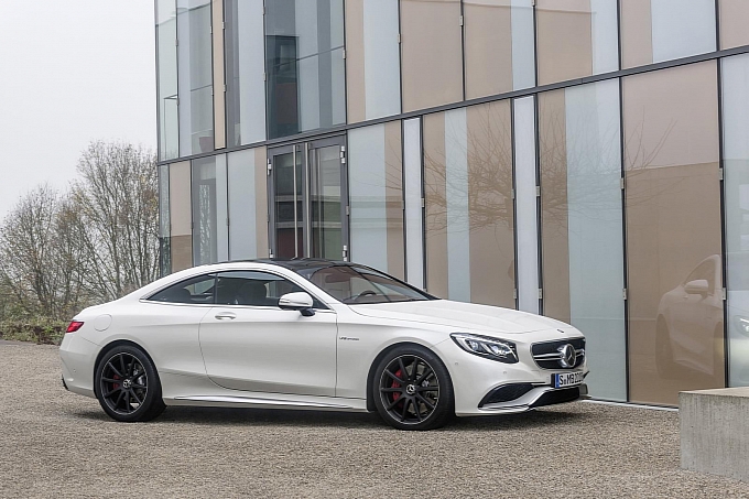 (C217): S63 AMG coupé revelada Mercedes-new-s-63-amg-coupe-revealed-is-a-sexy-brute-photo-gallery-medium_17