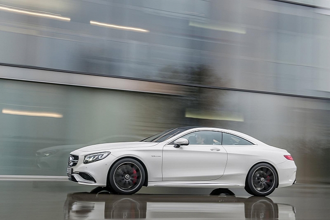 (C217): S63 AMG coupé revelada Mercedes-new-s-63-amg-coupe-revealed-is-a-sexy-brute-photo-gallery-medium_19