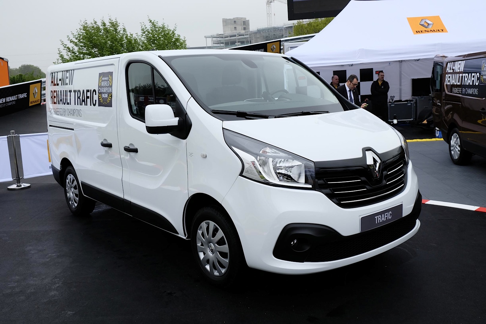 new renault master panel van unveiled at cv show