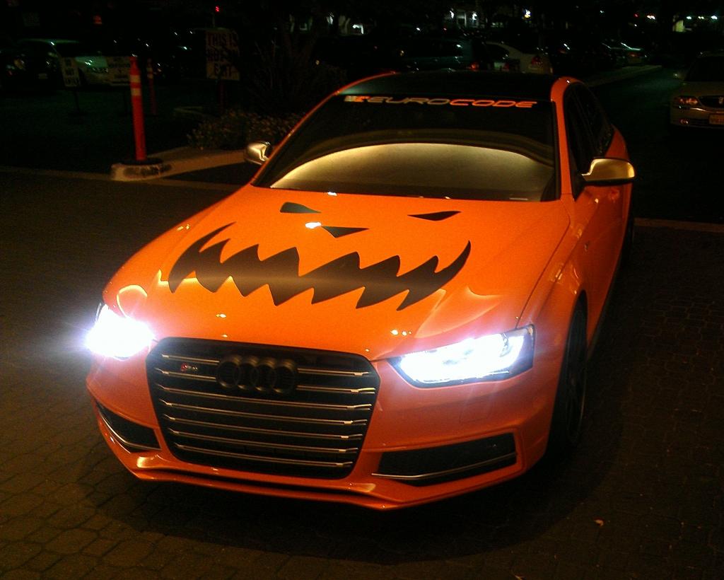 http://s1.cdn.autoevolution.com/images/news/gallery/orange-supercar-duo-goes-trick-or-treating-with-halloween-pumpkin-look_7.jpg