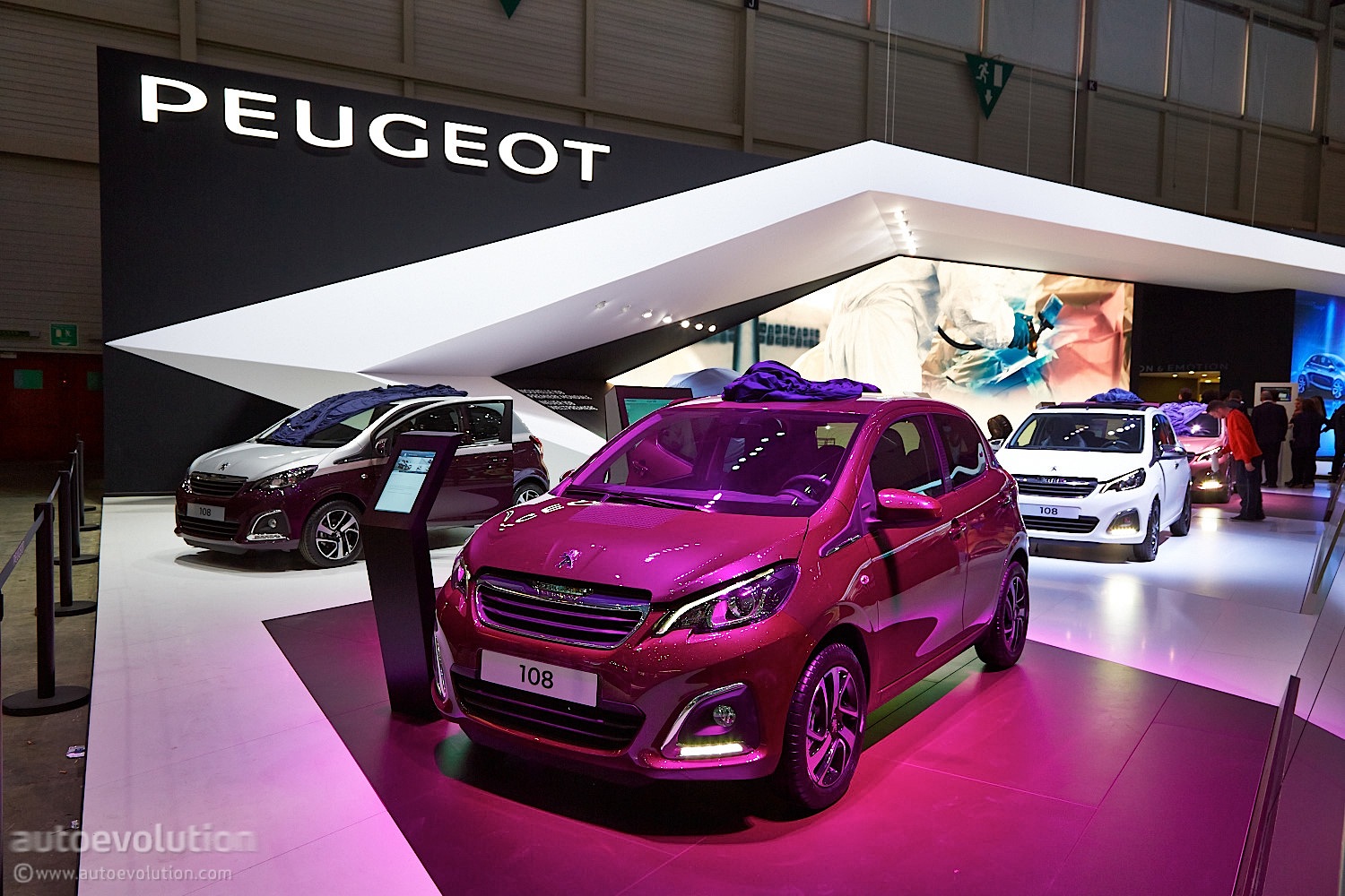 2014 - [Suisse] Salon de Genève  - Page 3 Peugeot-108-looks-like-a-bigger-minicar-with-premium-features-live-photos_1