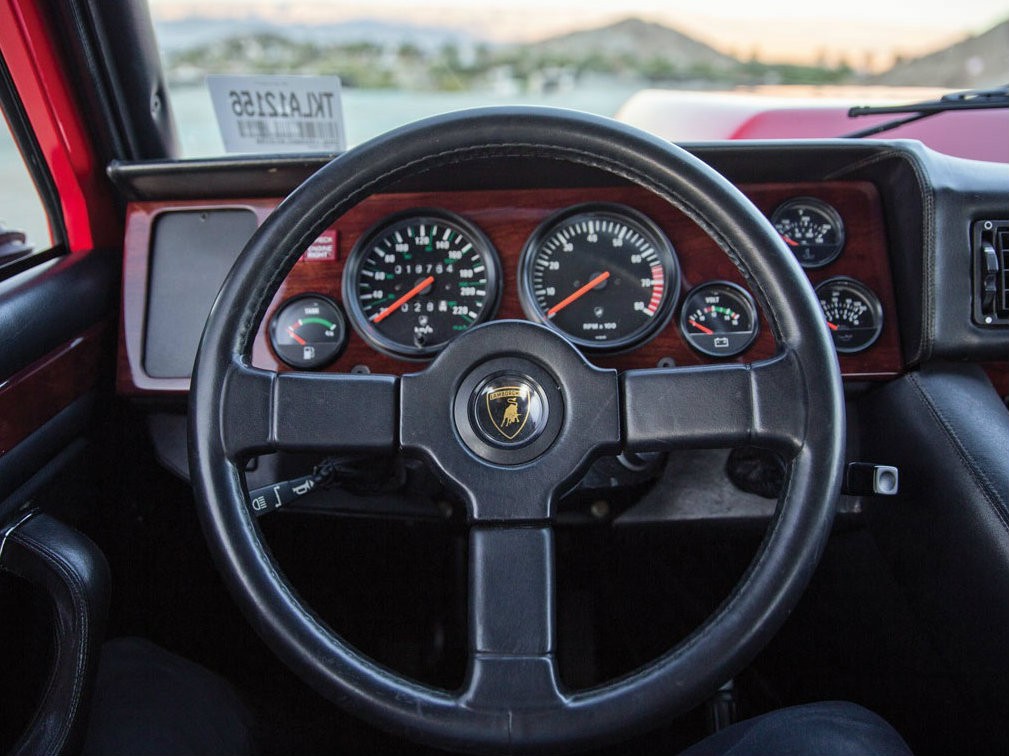 Руль Lamborghini LM002