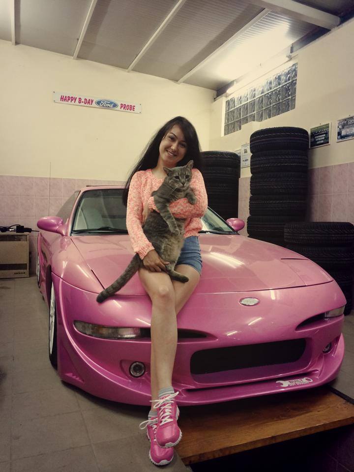 http://s1.cdn.autoevolution.com/images/news/gallery/romanian-drift-girl-takes-pink-ford-probe-for-a-spin-video-photo-gallery_28.jpg