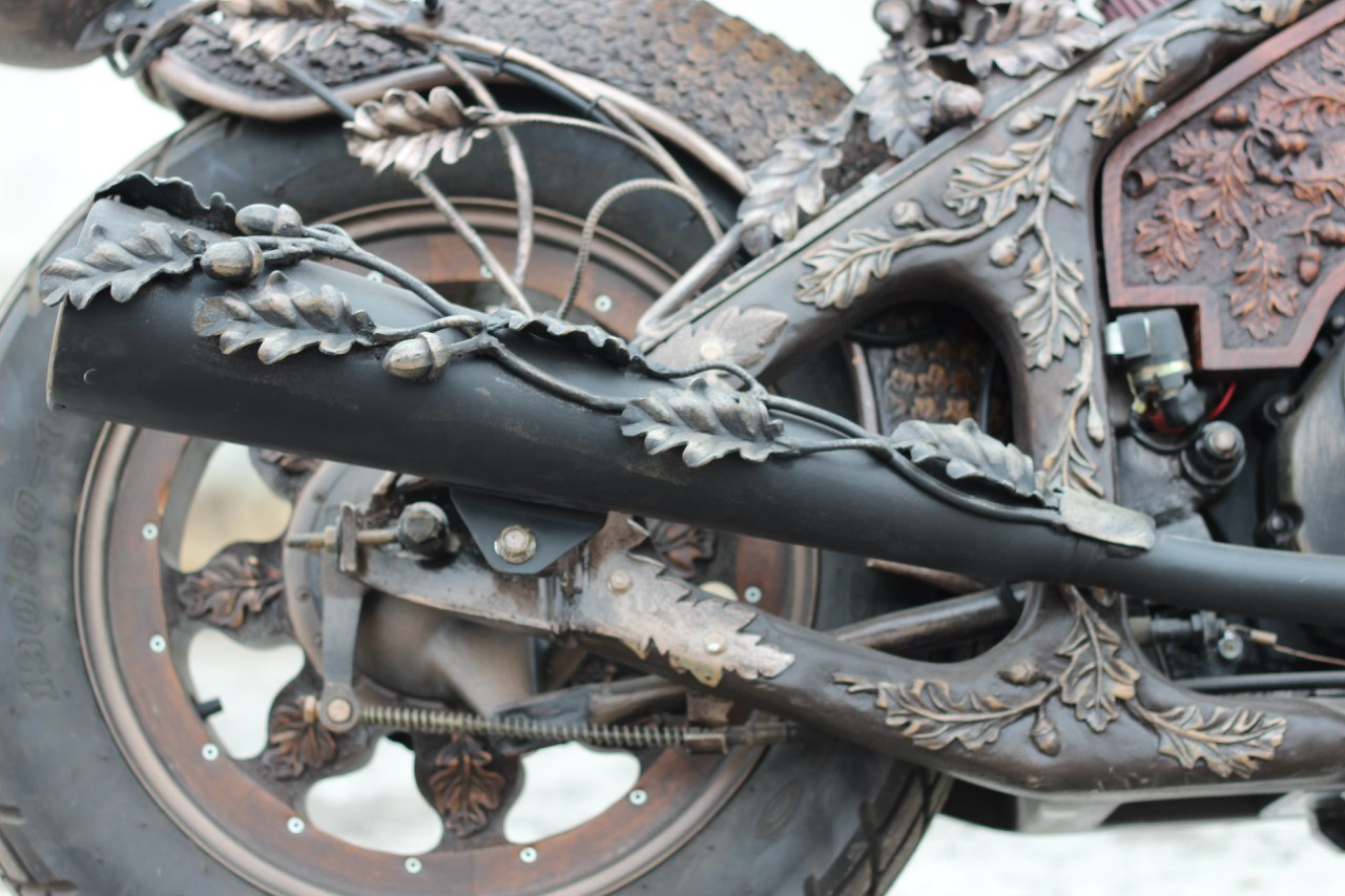 russian-carved-wooden-motorcycle-puts-ot