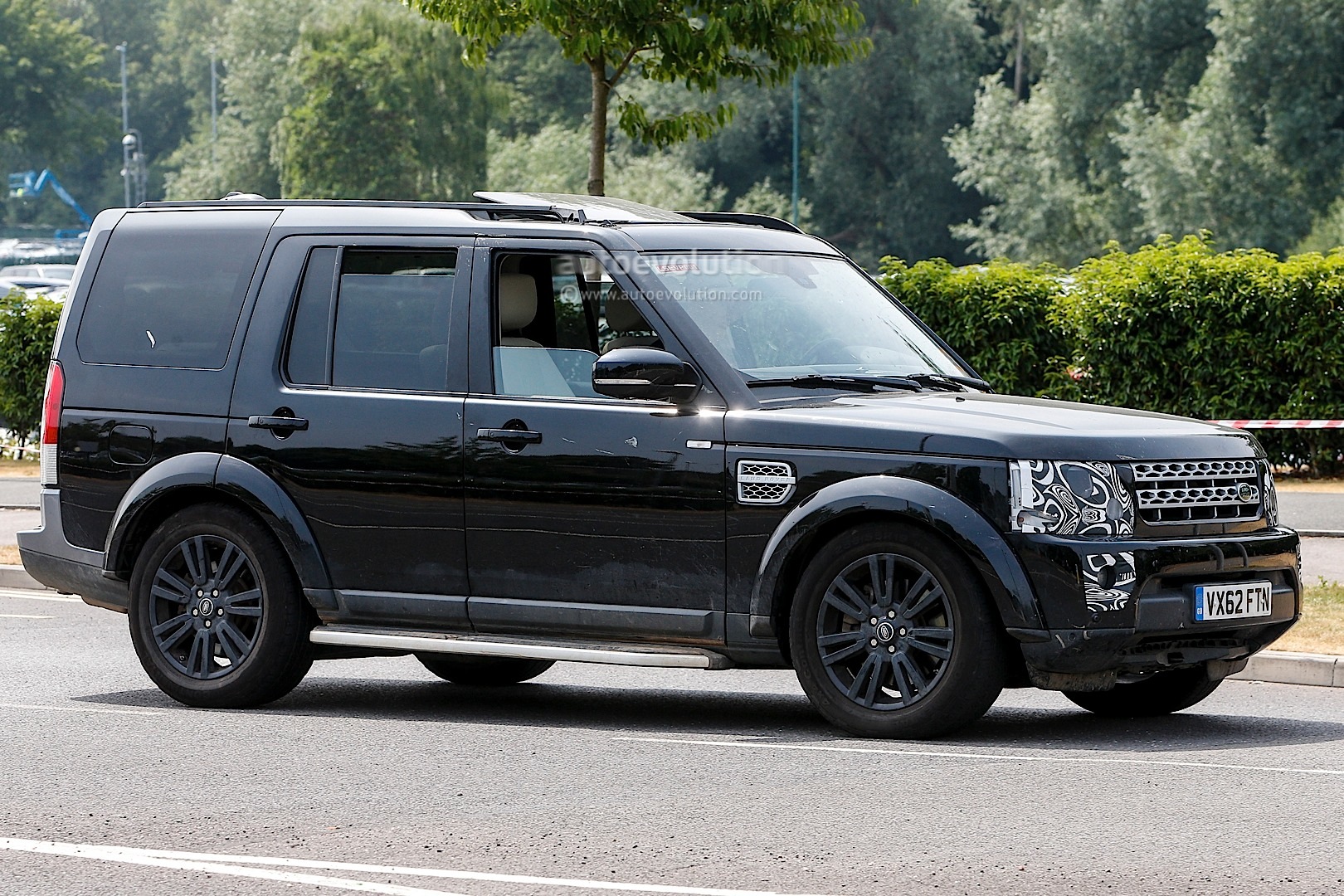 Spyshots 2014 Land Rover Discovery Facelift autoevolution