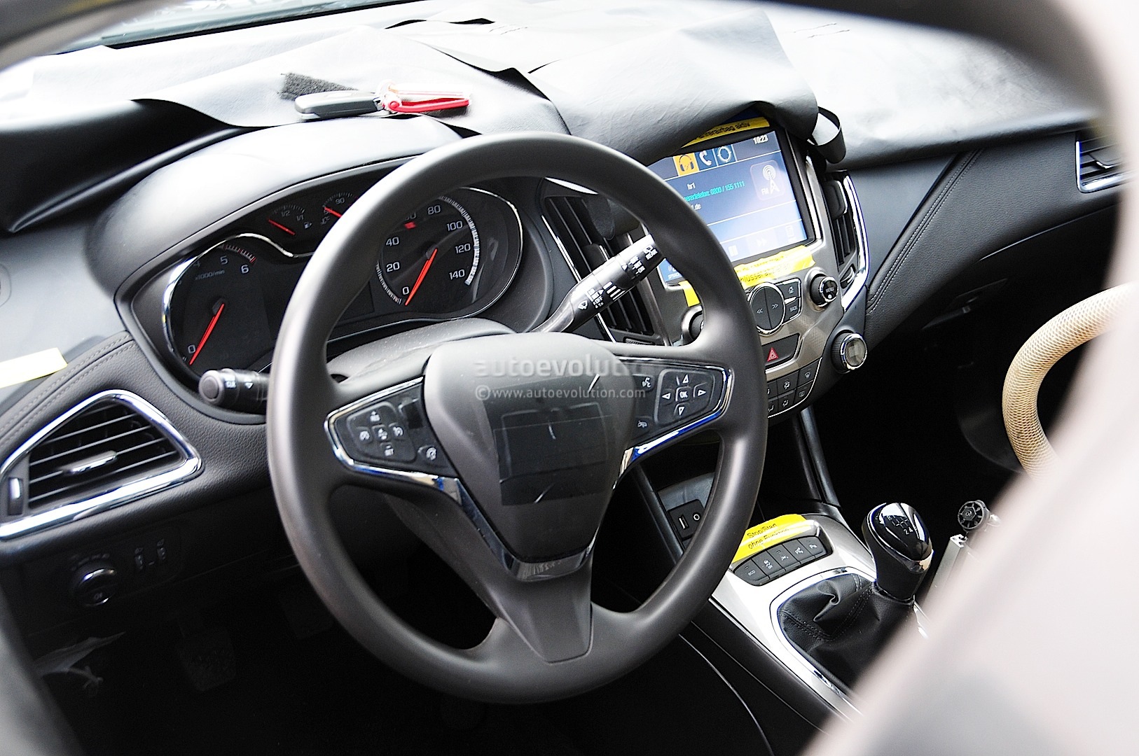 Spyshots: 2016 Chevrolet Cruze Interior Revealed - autoevolution