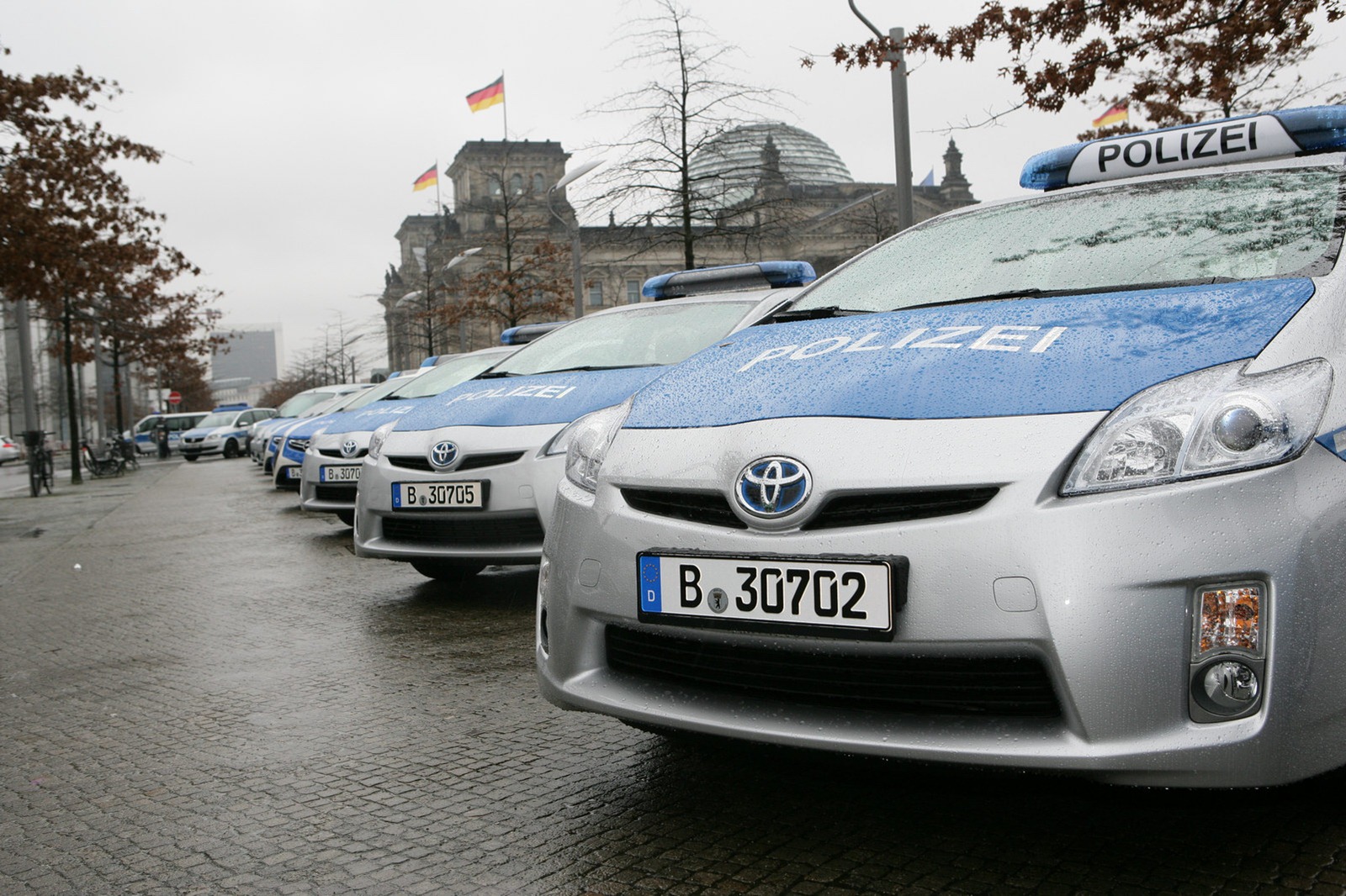 Toyota Prius Police Cars Patrol Berlin - autoevolution