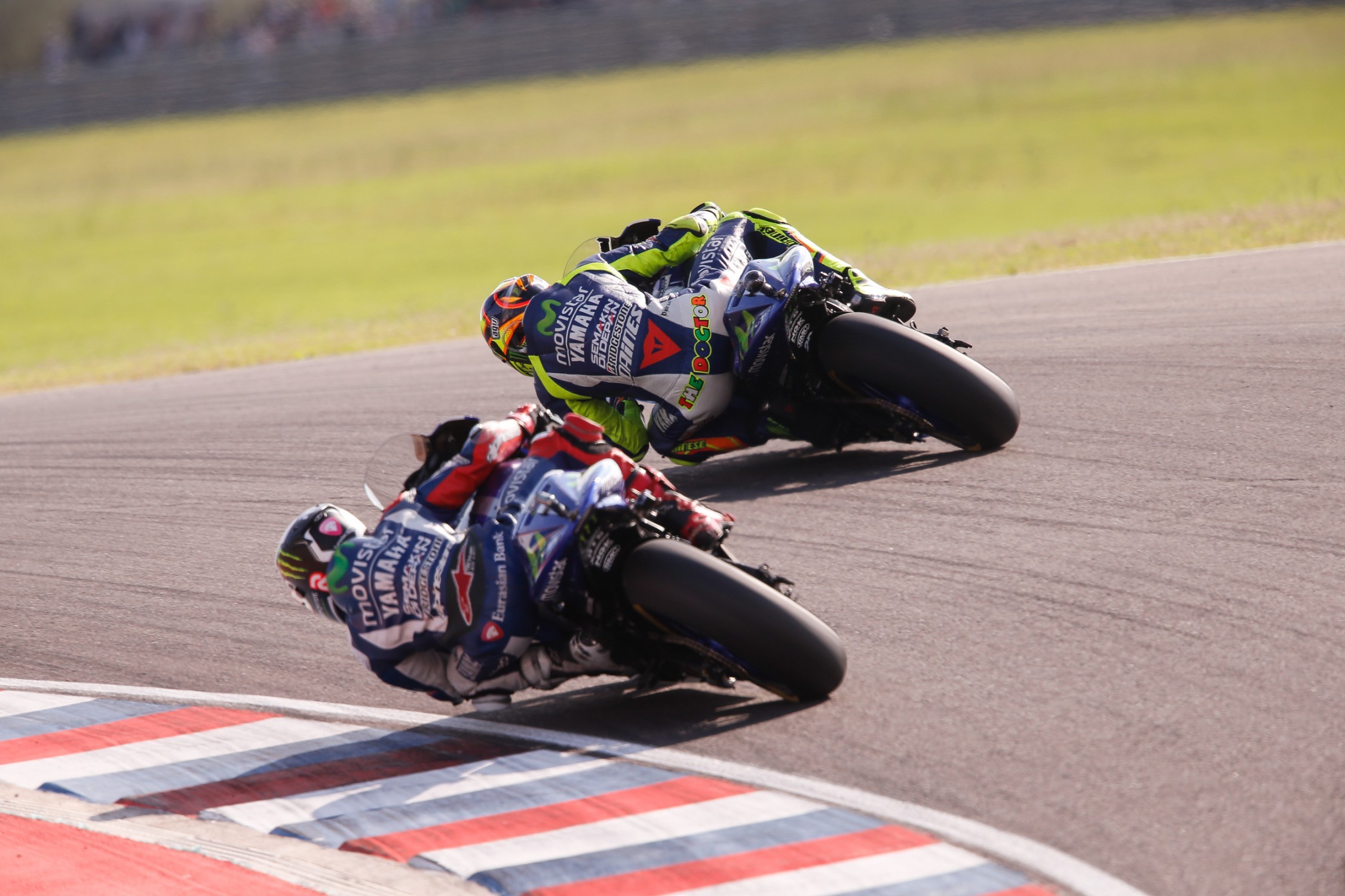 valentino-rossi-wins-in-argentina-thanks-to-smart-tire-strategy-dovizioso-and-crutchlow-on-podium-photo-gallery_14.jpg