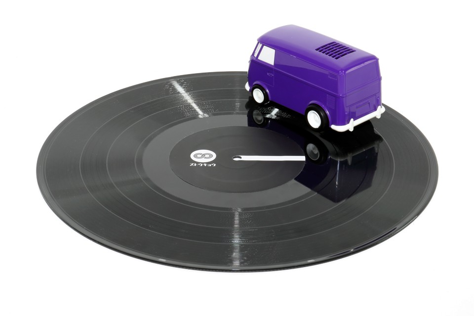 Vinyl Record Player Shaped like a VW Van Claims to Be the Smallest in the World autoevolution