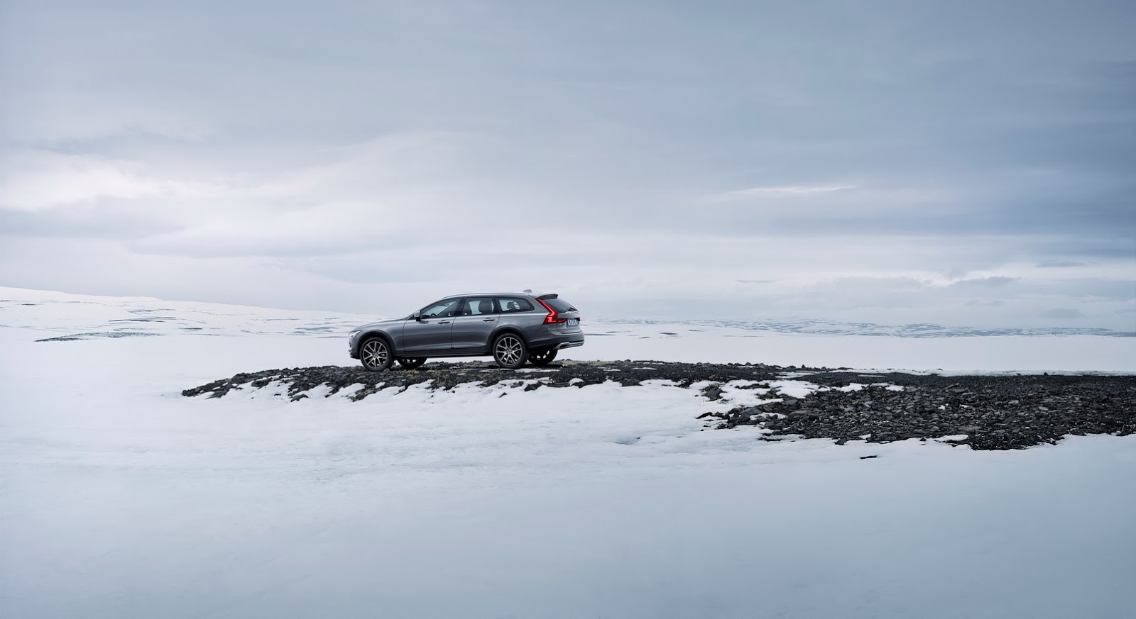 Volvo to Launch Car-to-Car Communication on All 90 Models by the End ...