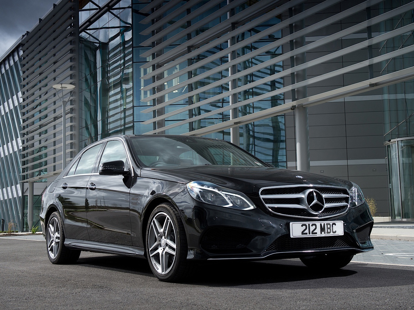 W212 E-Class Facelift Gets Reviewed by CarBuyer - autoevolution