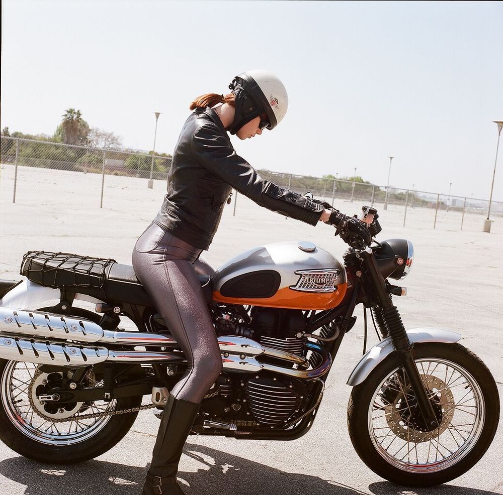 women-and-motorcycles-photo-exhibition-a