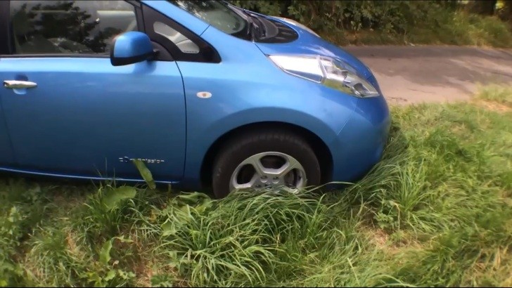 What happens if the nissan leaf runs out of electricity #3