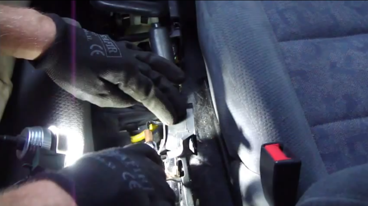 how to adjust the handbrake on a toyota avensis #3