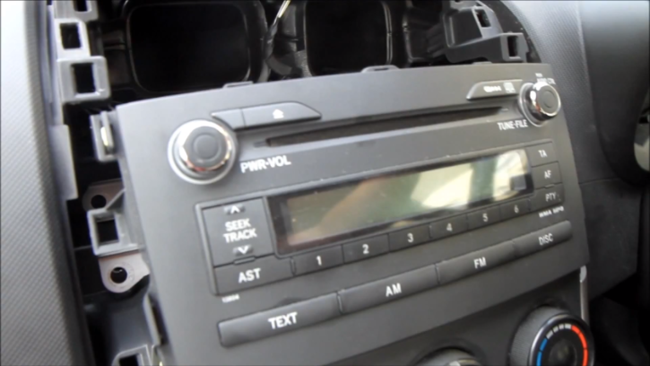 how to remove a car stereo toyota #5