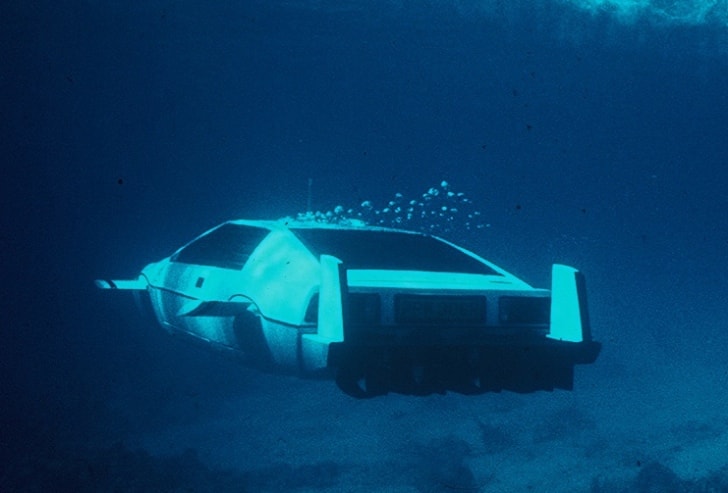 iconic-james-bond-lotus-esprit-submarine-goes-under-the-hammer-62183_1.jpg