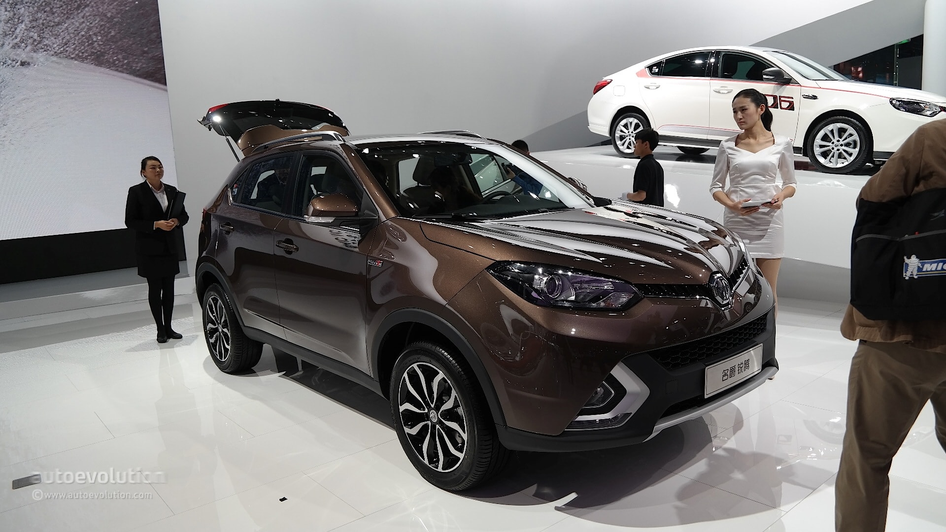 MG GS SUV Debuts in Shanghai with 1.5 and 2-Liter Turbo Engines