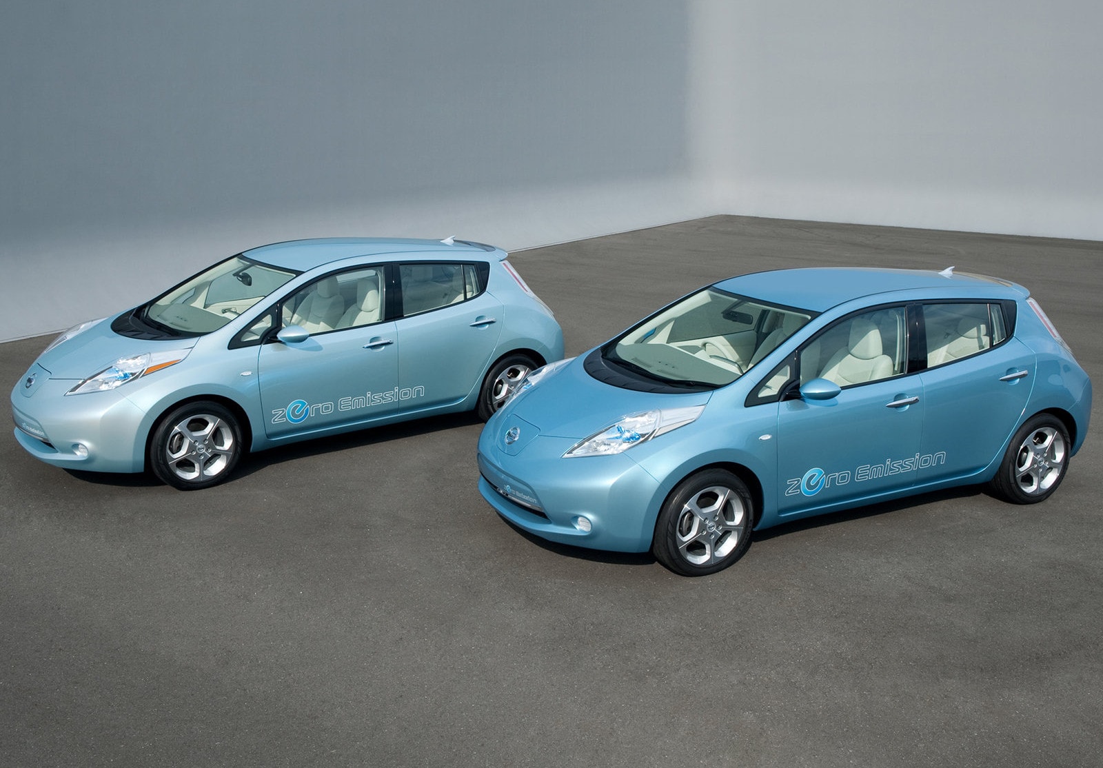 Chevy volt and nissan leaf