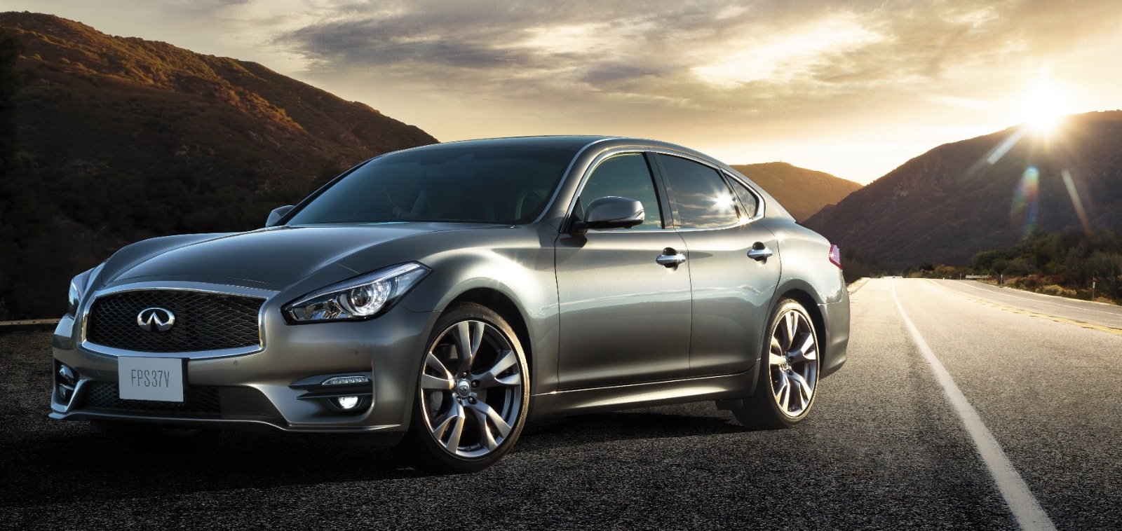 Nissan Officially Unveils The 2015 Fuga Sedan In Japan Autoevolution