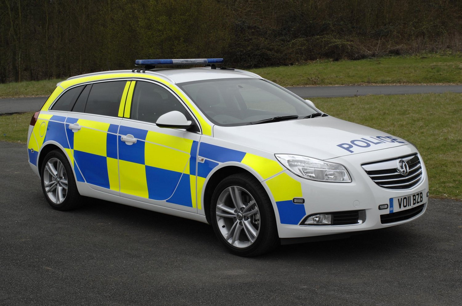 vauxhall-insignia-police-car-flexes-its-muscles-for-french-law-enforcers-34681_1.jpg