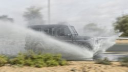 MERCEDES-BENZ G63 AMG speeding on wet road
