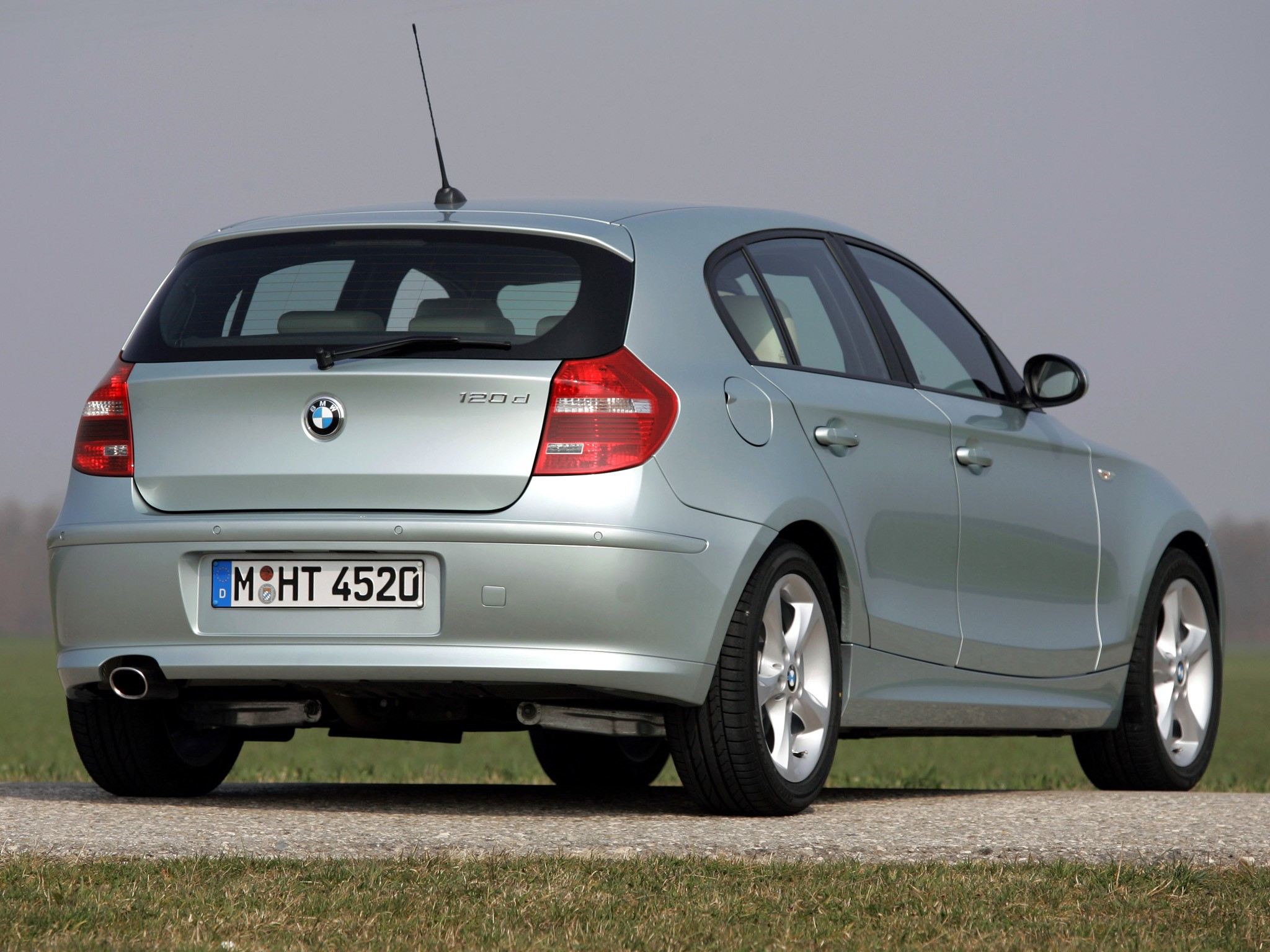 BMW 1 Series (E87) specs & photos 2007, 2008, 2009, 2010